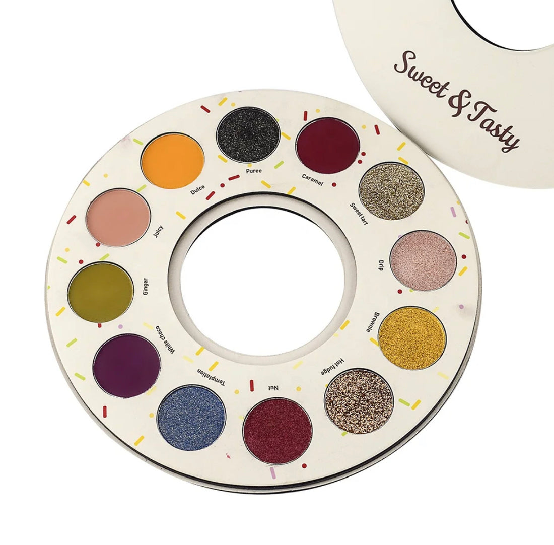Doughnut eyeshadow palette - Queens Beauty Line