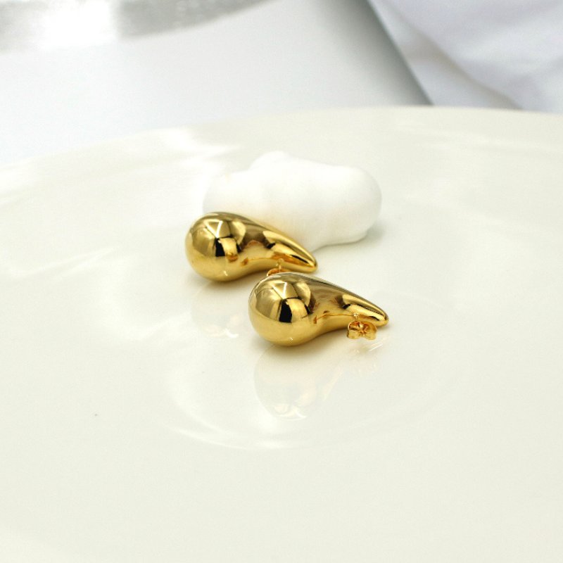 18k Gold drop earrings - Queens Beauty Line